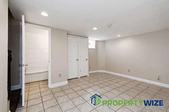 Building Photo - 1250 Walker Ave