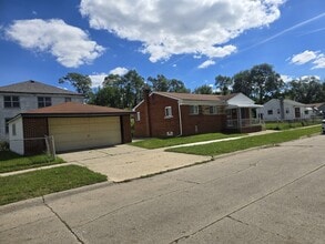 Building Photo - 21094 Reimanville Ave