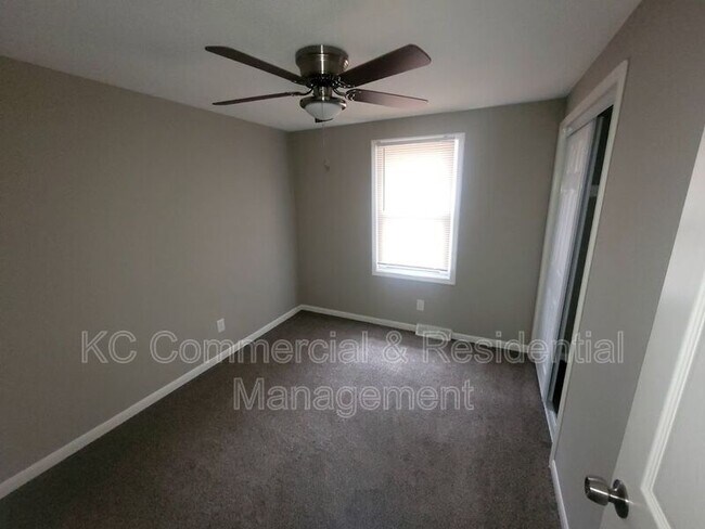 Building Photo - 11400 N Charlotte St