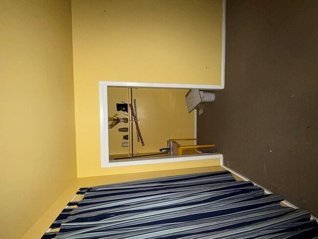 Building Photo - 401 N Ave C