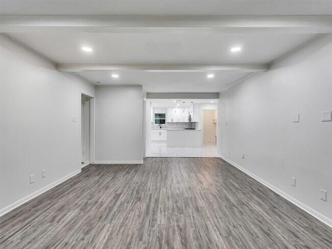 Building Photo - 4023 Laverock Rd