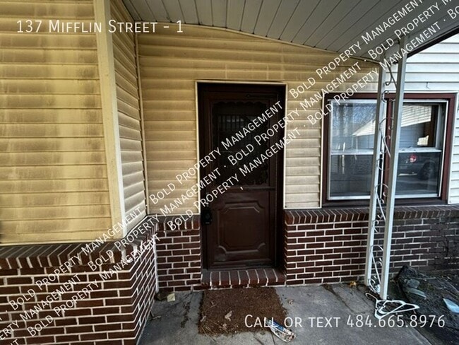 Building Photo - 137 Mifflin St