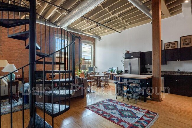 Building Photo - 200 River Pl Dr