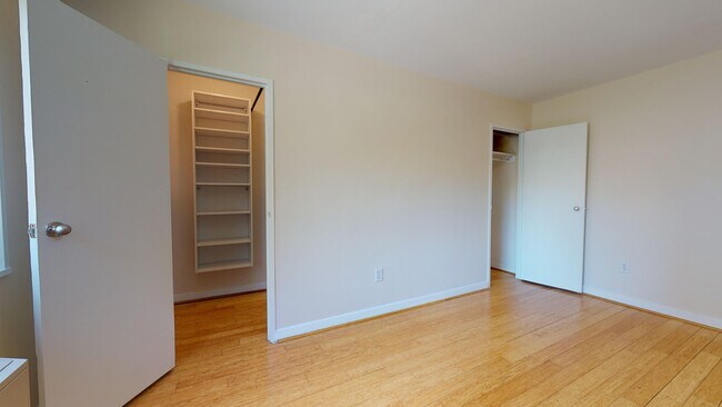 Building Photo - 3900 Tunlaw Rd NW