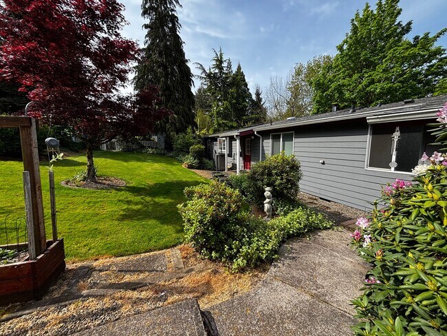 Building Photo - Rare 3-Acre 3BR Home in South Salem – Shops, Workspace & Greenhouses