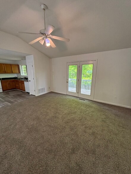 Building Photo - 33 Wisteria Ln