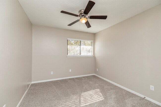 Building Photo - 13110 Mills River St