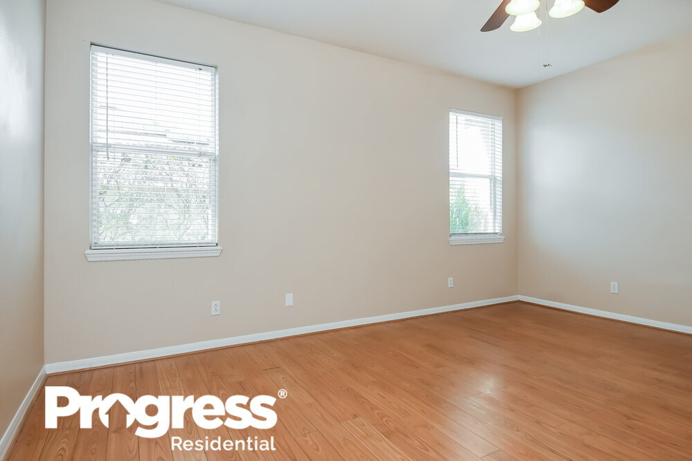 Building Photo - 537 Breezy Oak Way