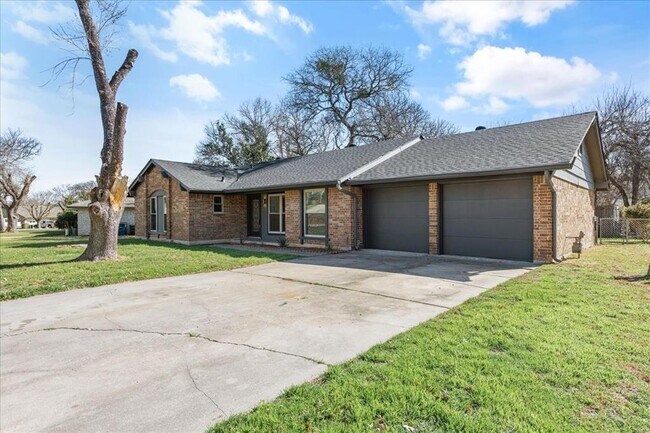 Building Photo - 5801 Cherry Creek Dr