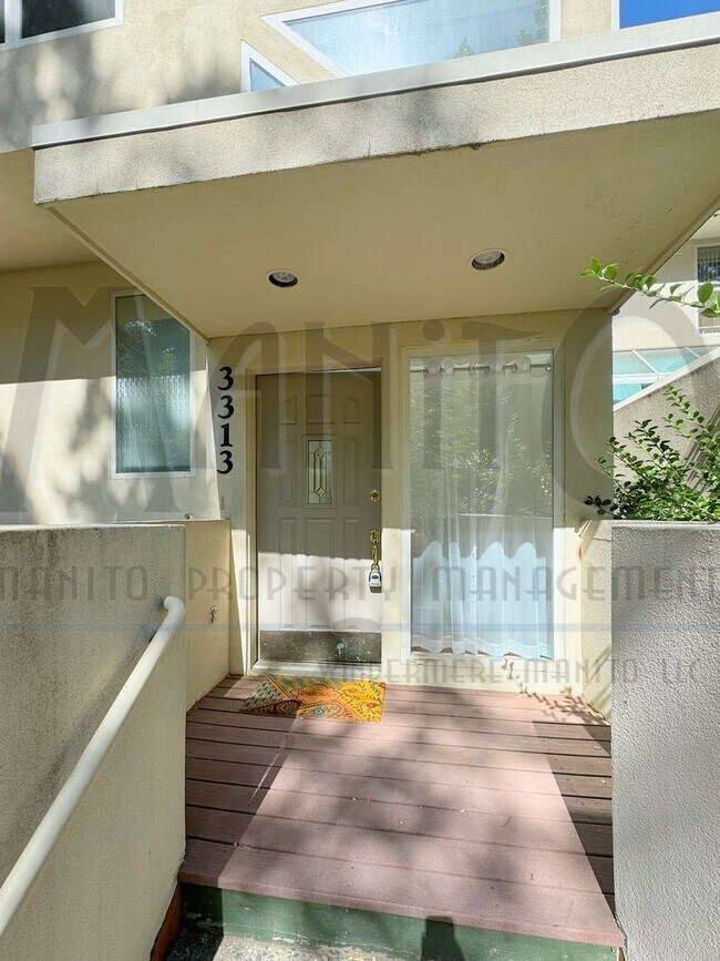 Building Photo - Unique Jon Sayler Designed Townhome