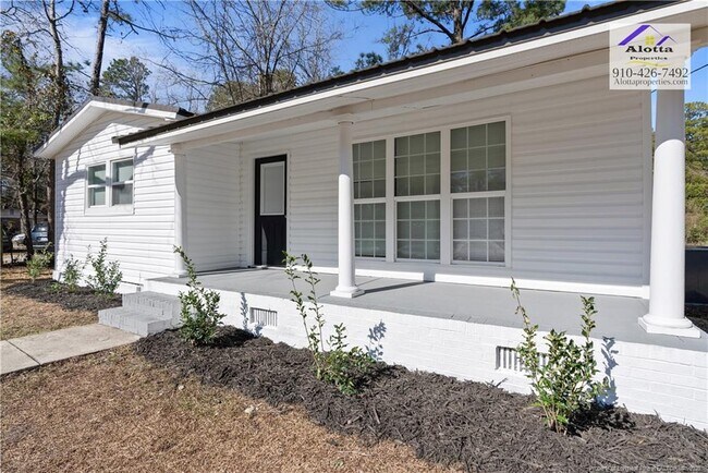 Building Photo - 1315 Cade Hill Ave