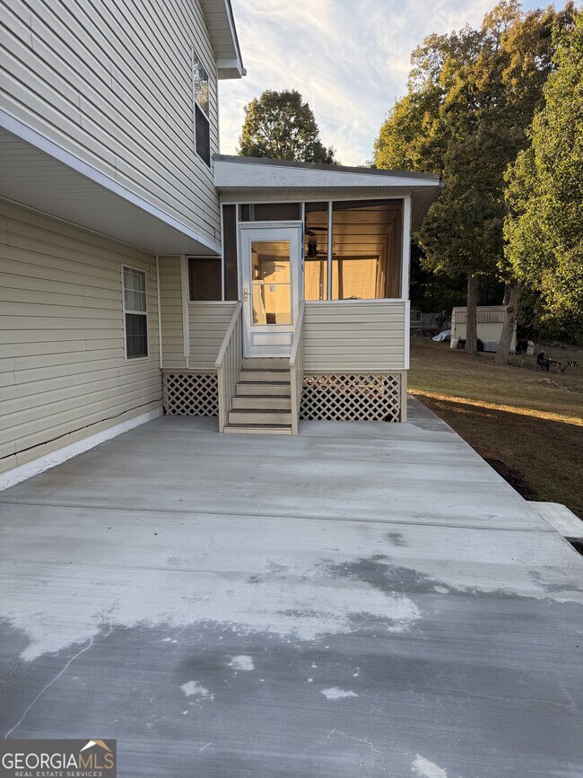 Building Photo - 228 Solomon Dr