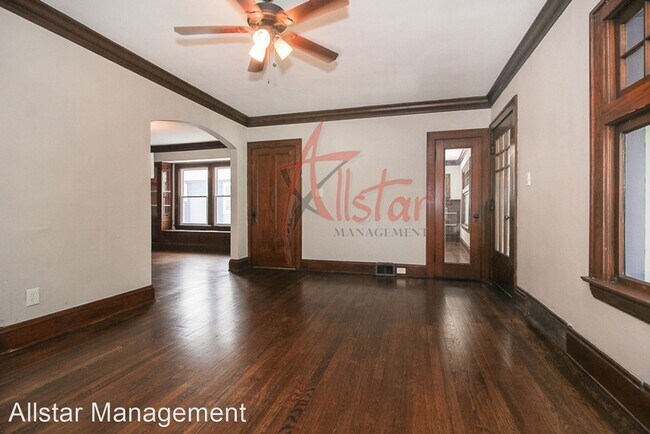 Building Photo - 2 br, 1 bath House - 1335 W 91st (up)