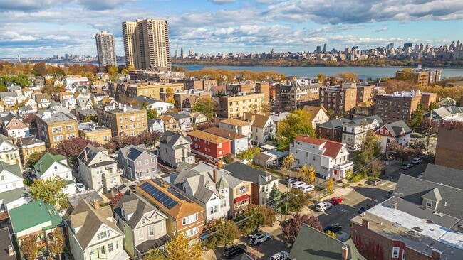 Building Photo - 124 73rd St