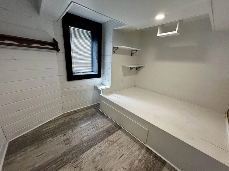 bedroom - 800 Main St