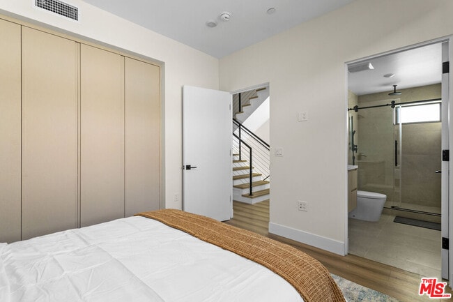 Building Photo - 1318 1/2 N Vista St