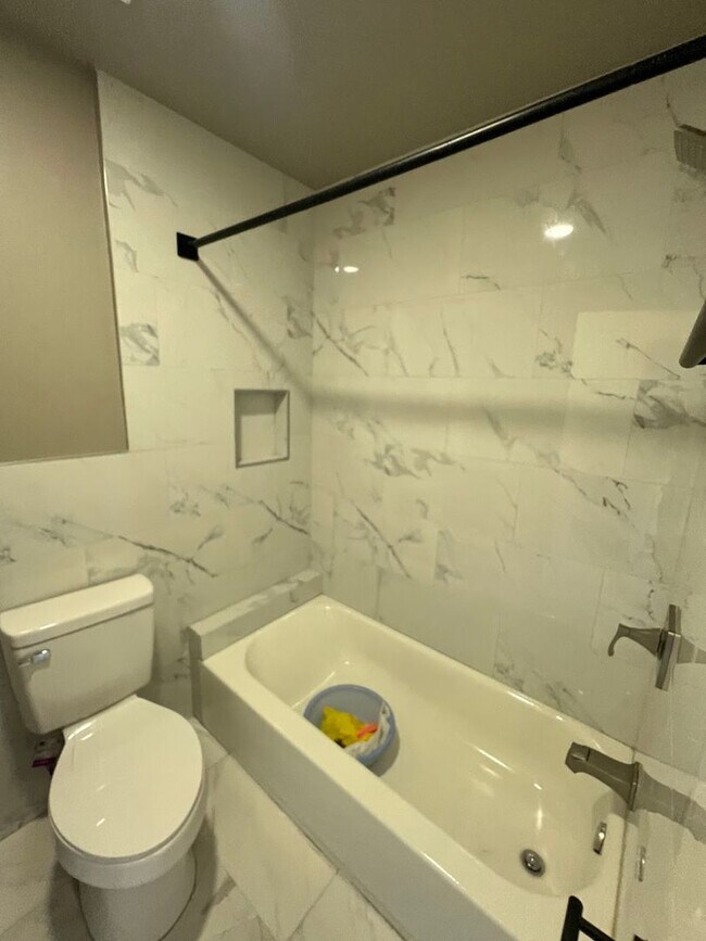 Building Photo - 648 S 17th St