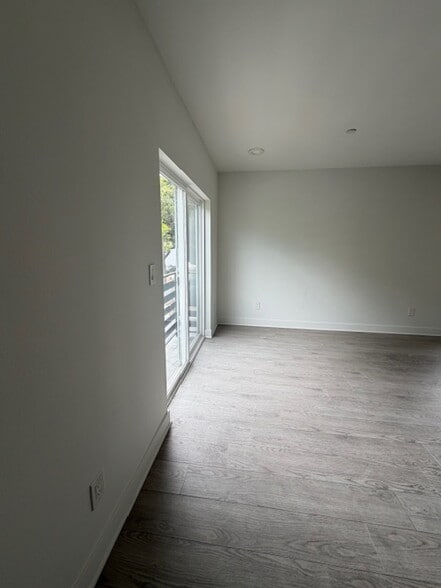 Building Photo - 125 N Mountain View Ave