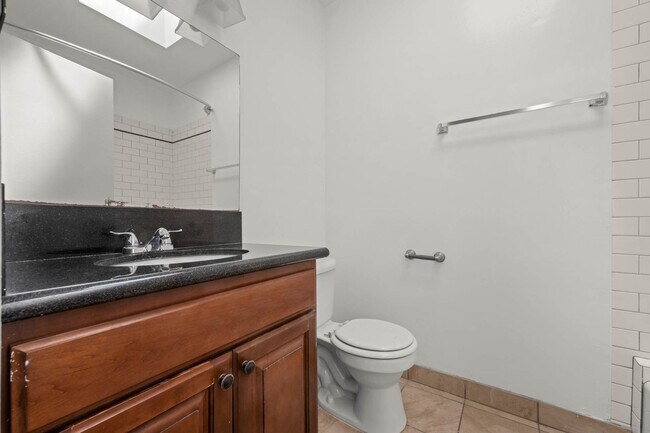 Building Photo - 607 Flores St