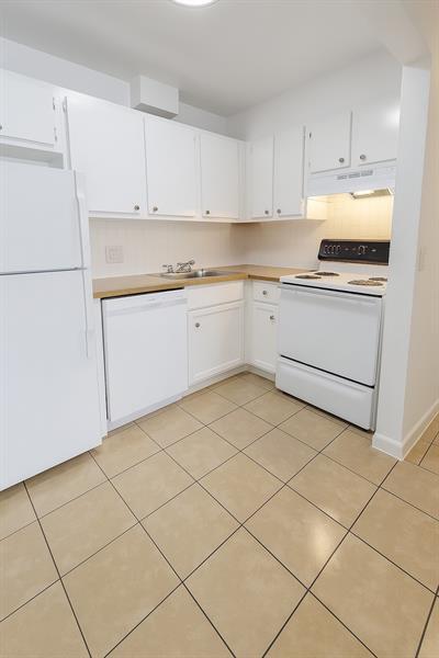 Building Photo - 1151 NE 17th Ct