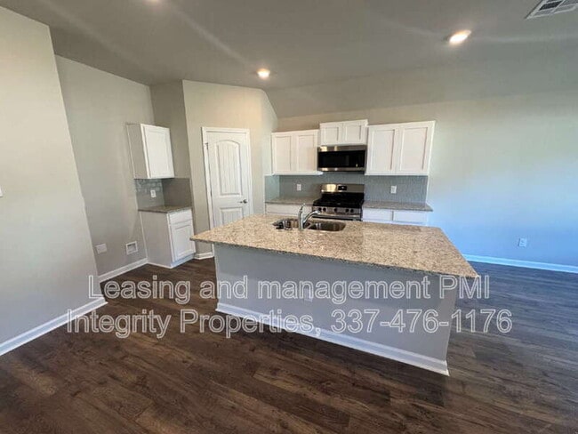 Building Photo - 331 White Pine Dr