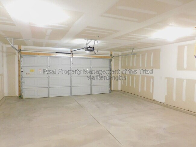 Building Photo - 719 Torbay Dr