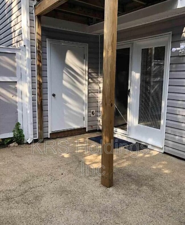 Building Photo - 5059 Avenida Del Sol Dr