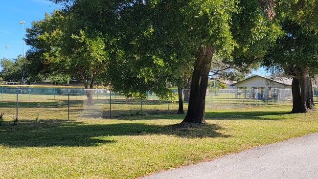 Building Photo - 1353 Westover St