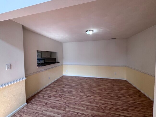 Building Photo - 900 Charnell Dr