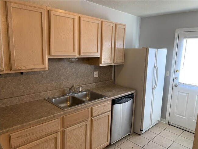 Building Photo - 2807 Cantabrian Dr