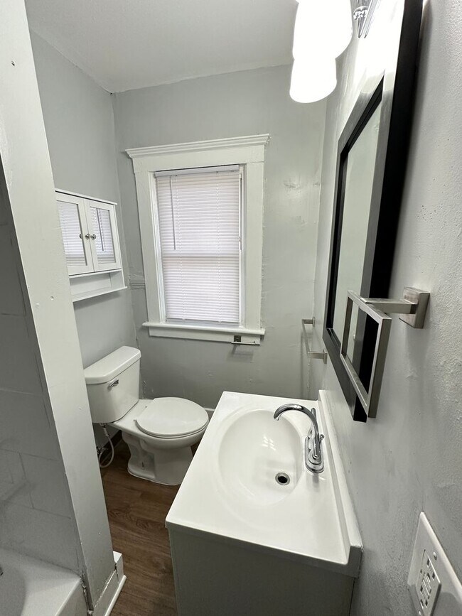 Building Photo - 613-615 S Mechanic St