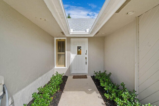 Building Photo - 13471 Barberry Dr