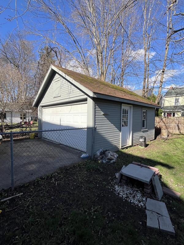 Building Photo - 6 S Lake Ave