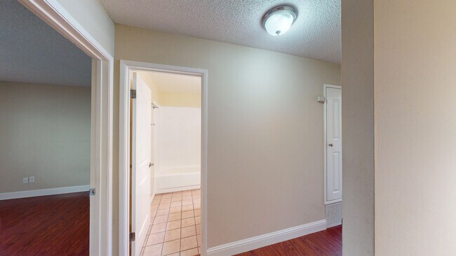 Building Photo - 18225 Happy Ln