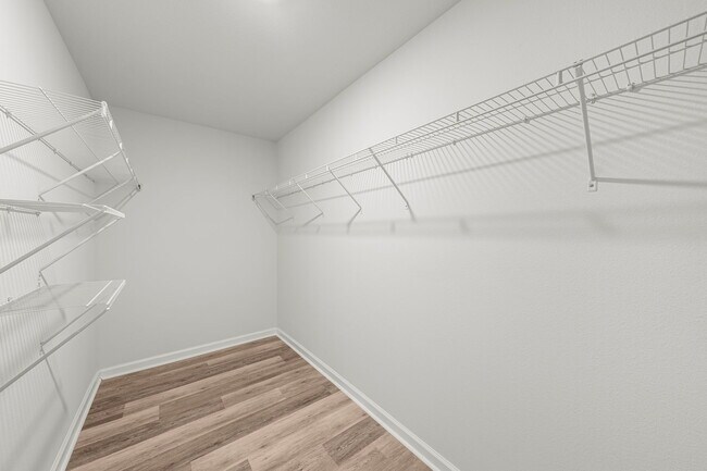 Building Photo - 5832 Viking Wy