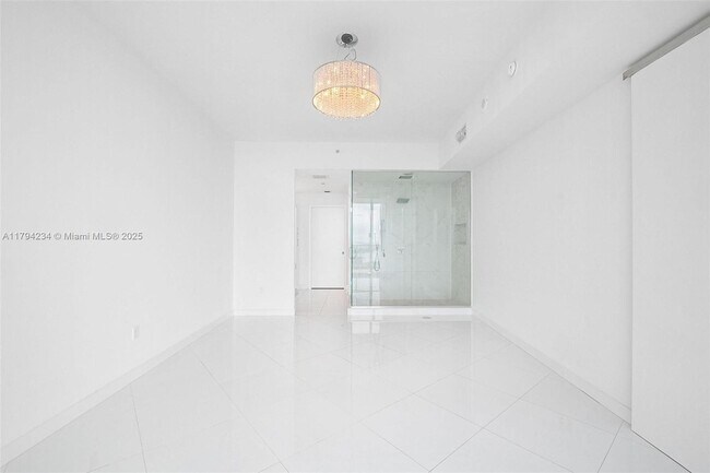 Building Photo - 2020 N Bayshore Dr
