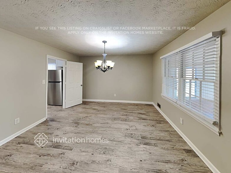 Building Photo - 4141 Hickory Dr