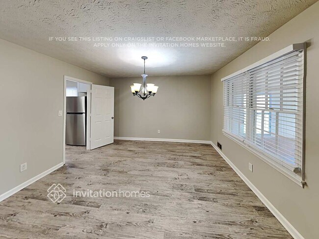 Building Photo - 4141 Hickory Dr