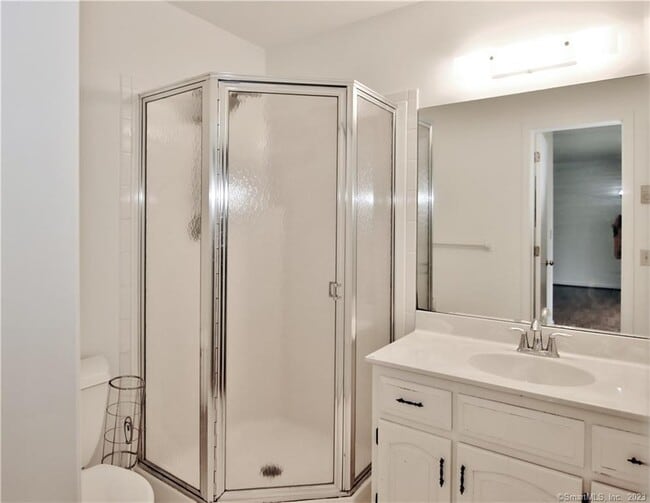 Building Photo - 15 Bungalow Park