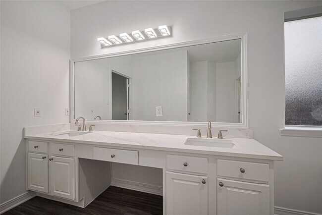 Building Photo - 2118 Westover Park Cir
