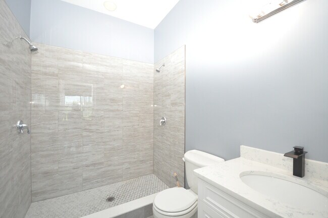 Building Photo - 120 W 7th St