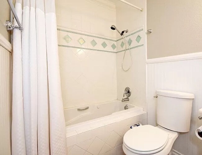 Building Photo - Cute 4 Bedroom House Located in the Heart of Rancho Bernardo!