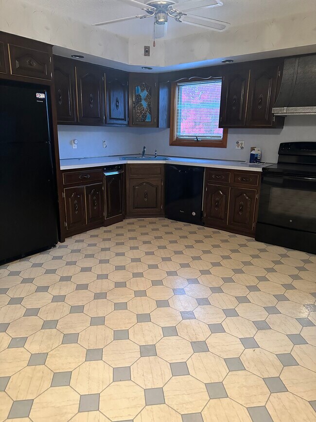 Building Photo - 200 Peabody Ave