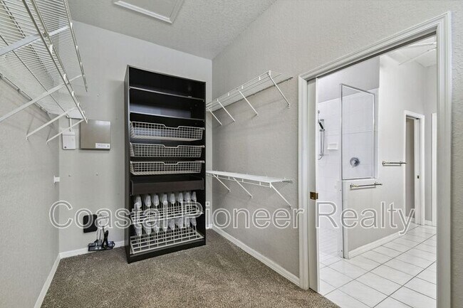 Building Photo - 6105 S Elkins Ave