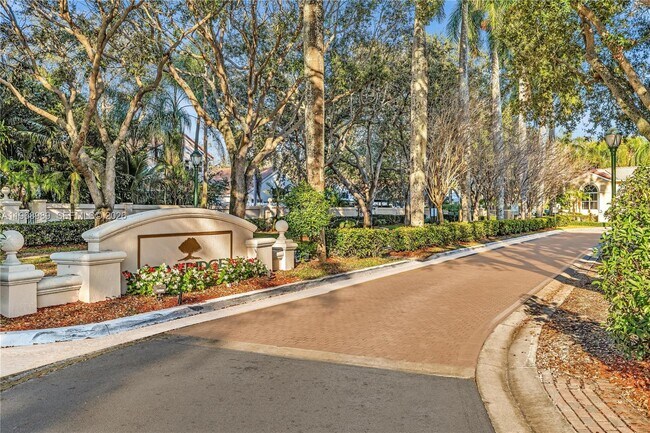 Building Photo - 4917 SW 32nd Way