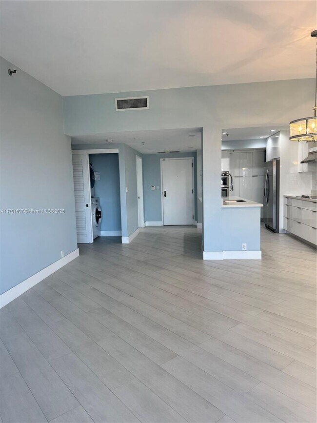 Building Photo - 201 Crandon Blvd
