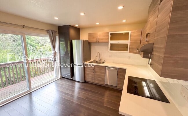 Building Photo - 1-Bed/1-Bath Condo/Voucher Accepted/Available Now!