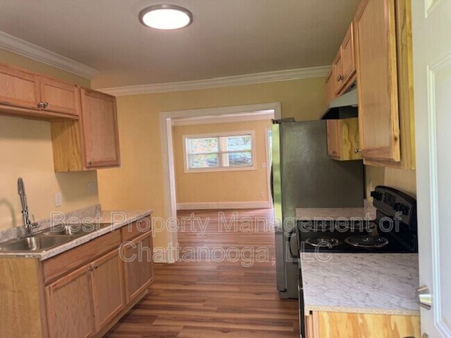 Building Photo - 5281 Usher Dr