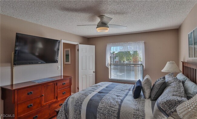 Building Photo - 9281 Central Park Dr