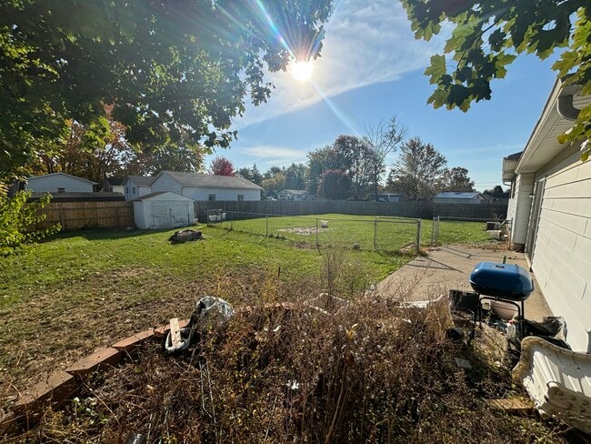 Building Photo - Columbine Ave